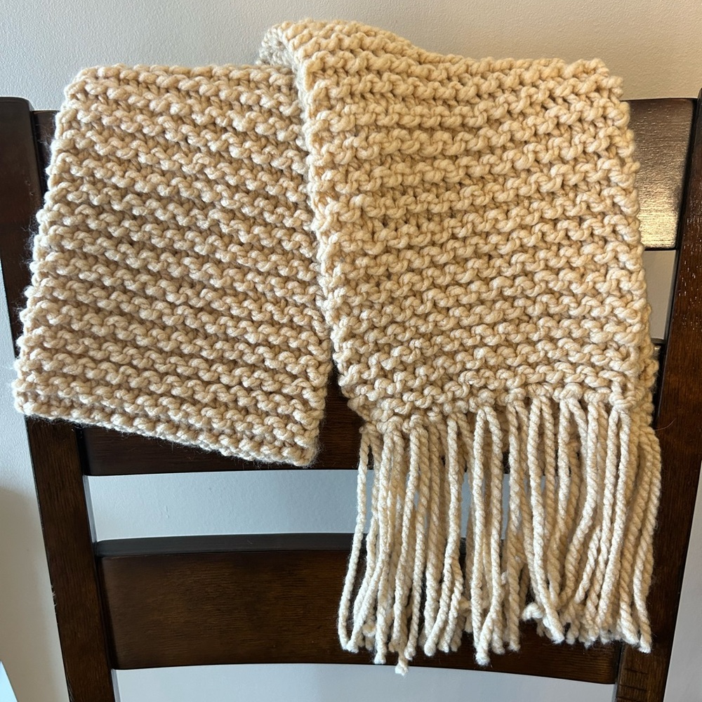 🧣Handknit Scarf with Fringe